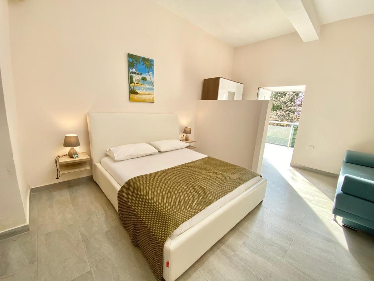 Guesthouse Riviera XH&M Dhërmi Eksteriør billede